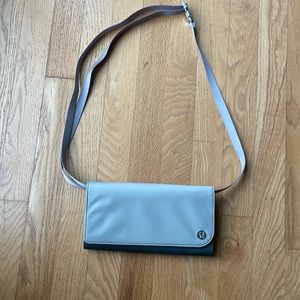 Lululemon wallet clutch crossbody